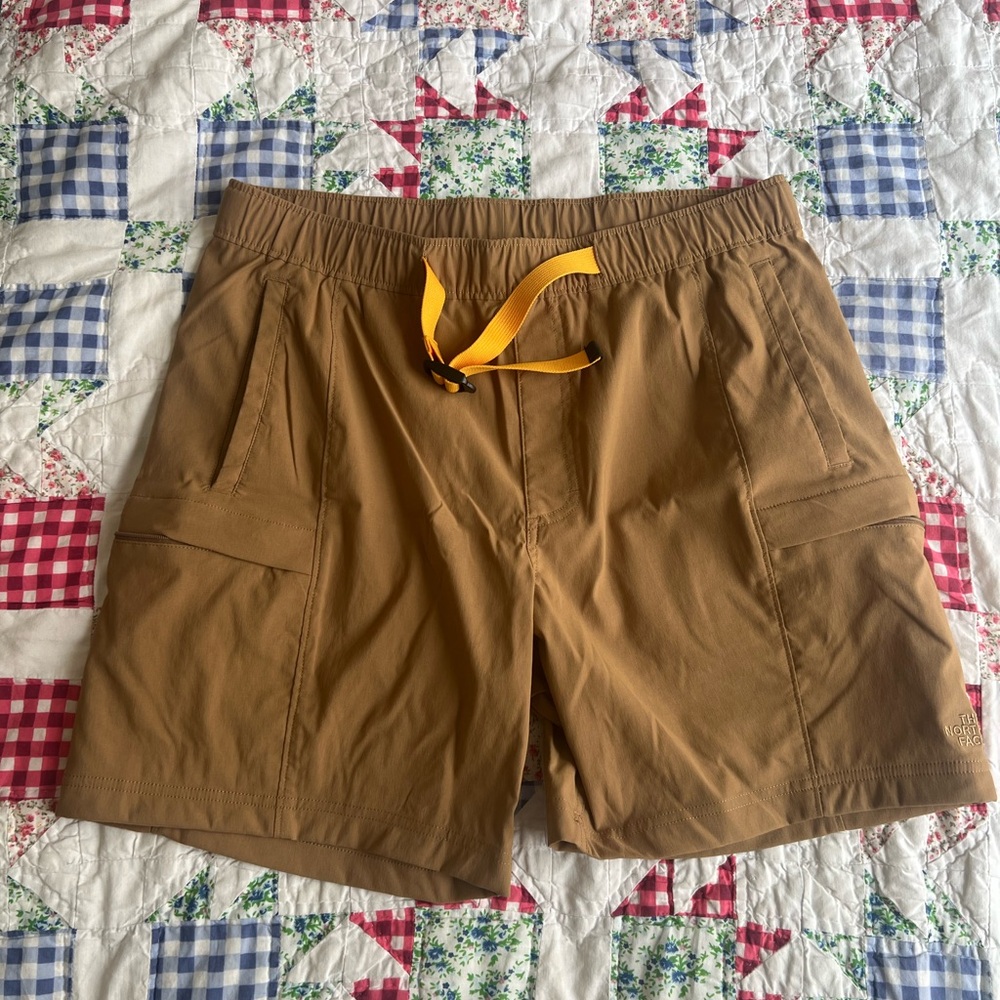 The North Face Class V belted shorts size Medium